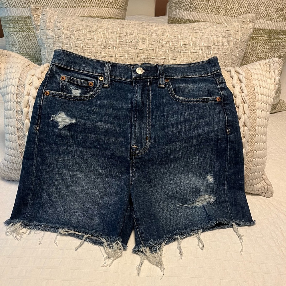 💙GAP Women’s 4” High Rise Denim Shorts/ Jean Shorts NWOT, Size 27/ 4 Tall*